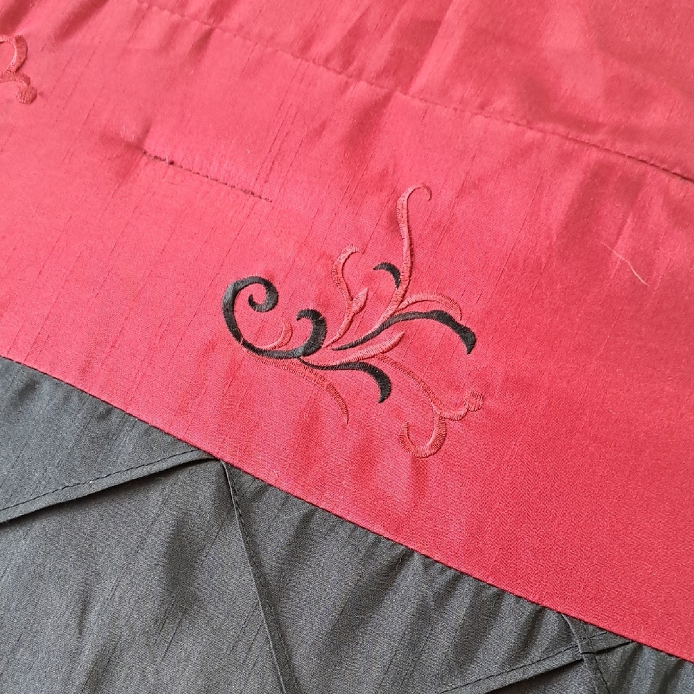 Mainstays Red and Black Comforter Set Luxurious Bedding - Picture 2 of 5